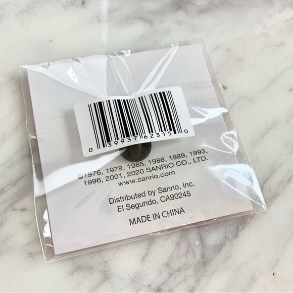 Hello Kitty Sanrio 60th Anniversary Metal Pin Japanese Kimono - Picture 3 of 3